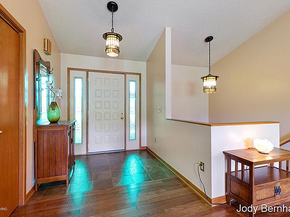 5th image of 6600 Rogueview Ct NE