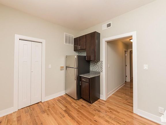 5th image of 627 W Oakdale Ave #2D