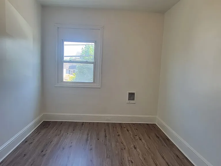 400 W Market St #3 — Photo 7