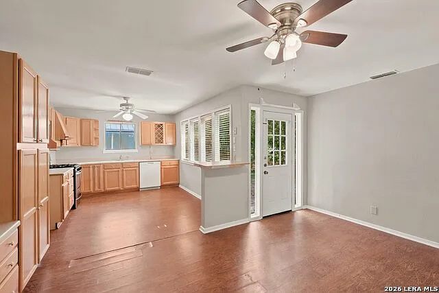 4515 Clear Spring Dr — Photo 5