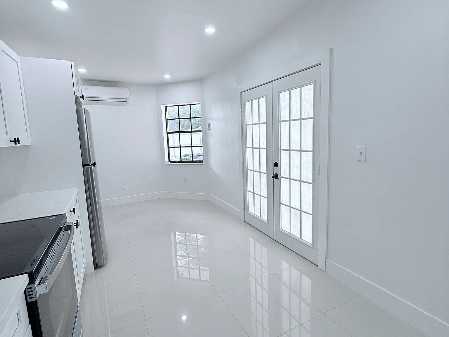 2 bed, 1000 sqft, $2,499 — Photo 3