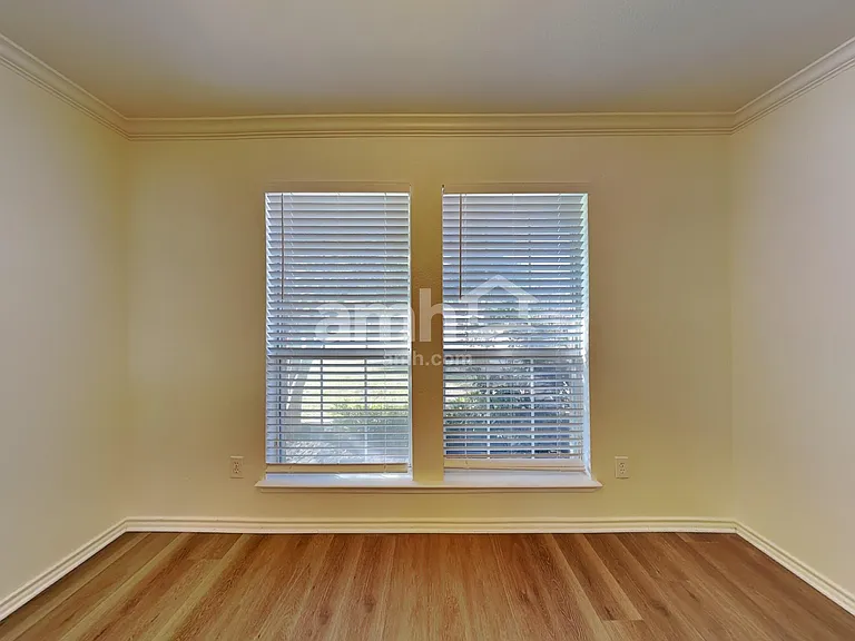532 Winbridge Ln — Photo 8