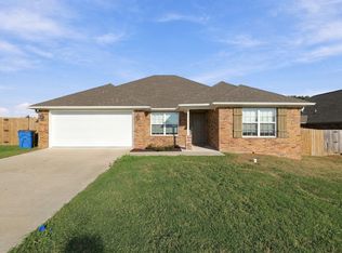 916 Brook St, Gentry, AR 72734
