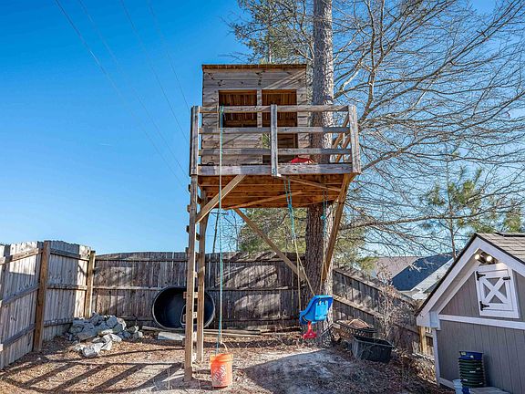 3rd image of 413 Cape Jasmine Way