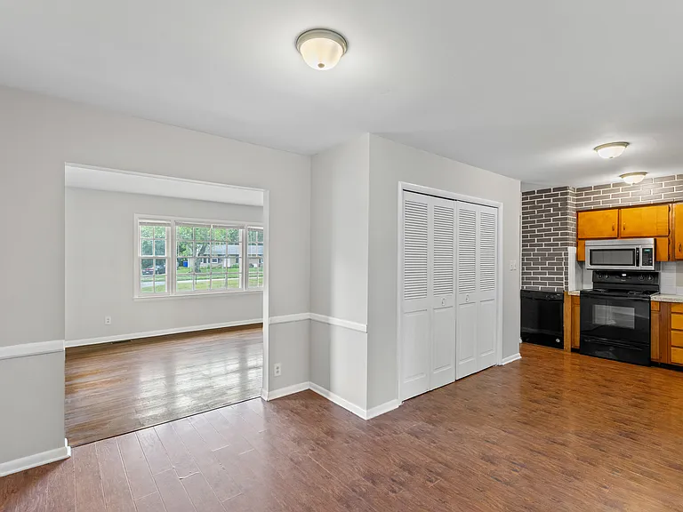 3560 Lansdowne Dr — Photo 6