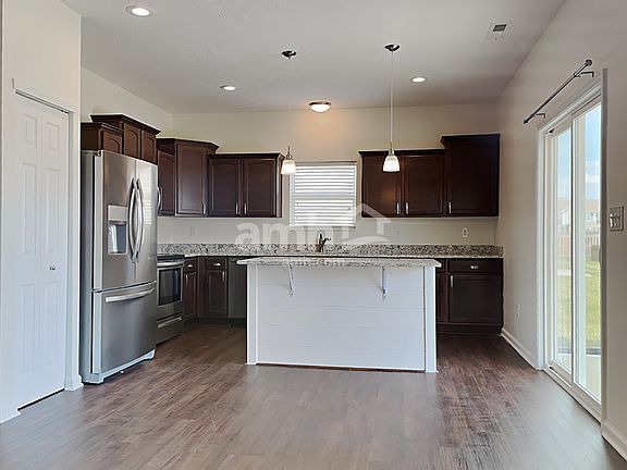 5th image of 877 Coralberry Ln