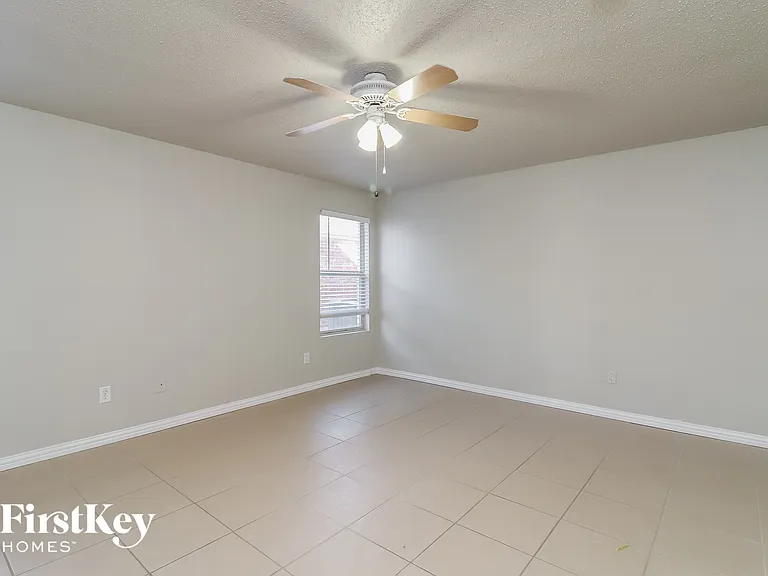 3913 Fox Run Dr — Photo 9