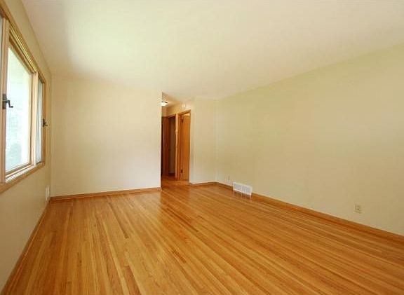 2nd image of 5022 Jefferson St NE