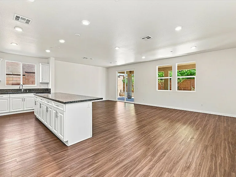 5577 Bella Way — Photo 9