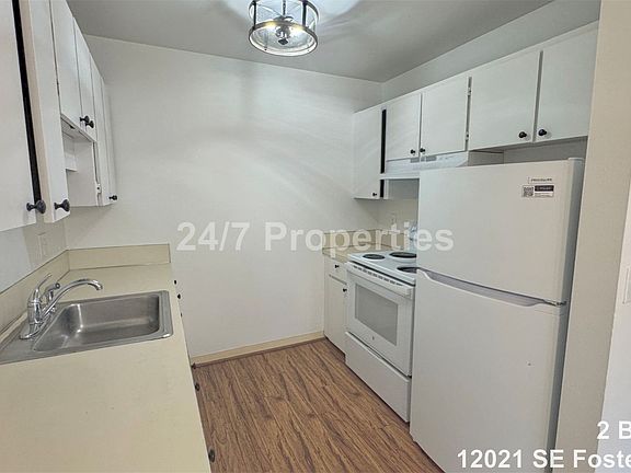 4th image of 12021 SE Foster Rd APT 1