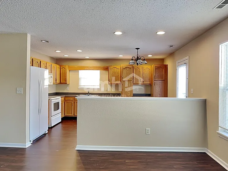 8110 Red Barn Ct — Photo 5