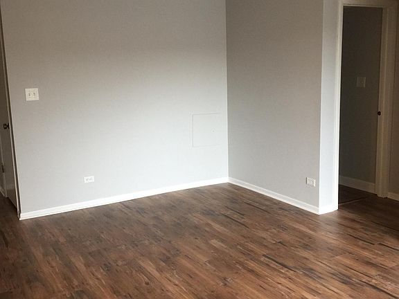 5th image of 4945 Regal Ct APT 217