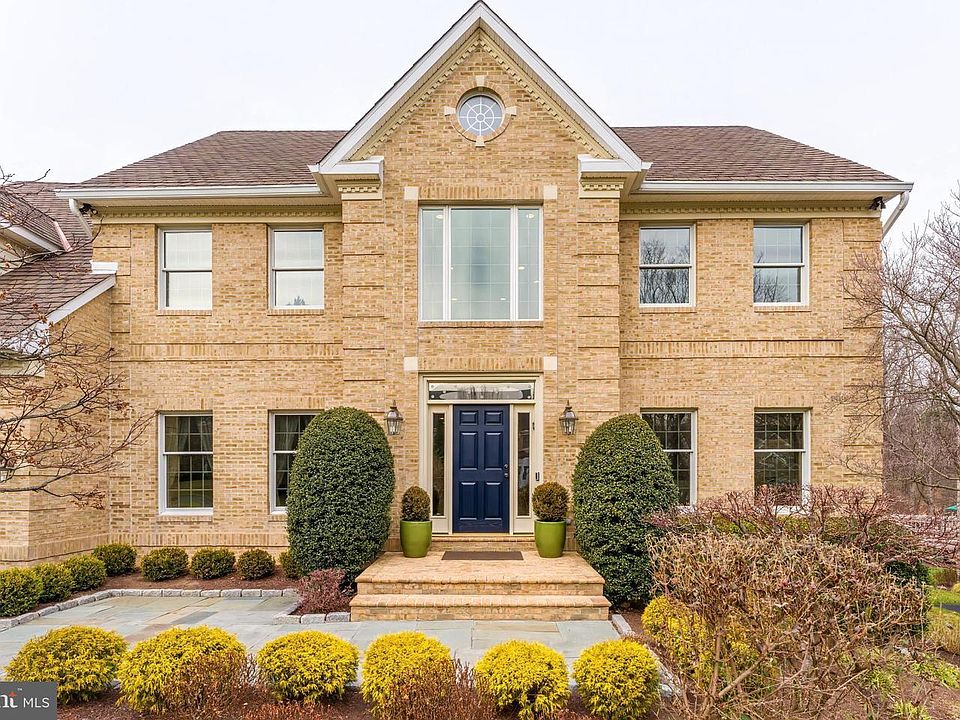 2nd image of 9327 Sprinklewood Ln