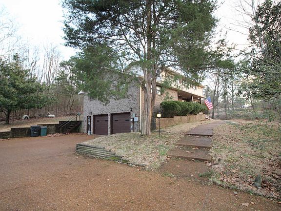 3rd image of 124 Catalpa Dr