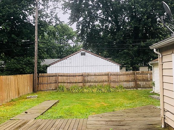 3rd image of 26600 Clancy St