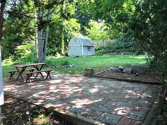 2nd image of 11 Blossom Ln