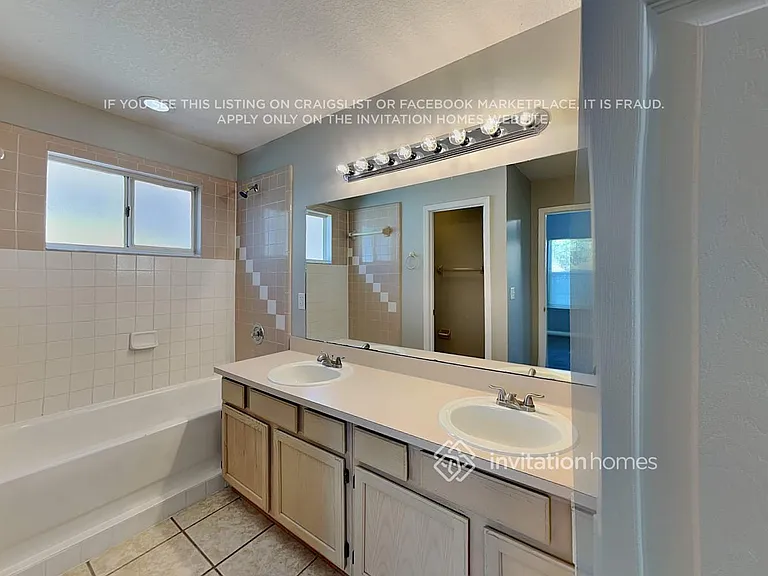 12258 Sutton Estates Cir W — Photo 14