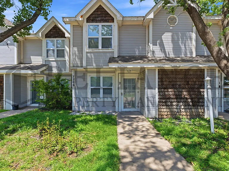 7206-2 W Douglas Ave — Photo 1