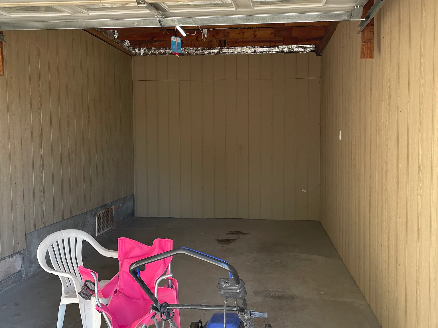 3 bed, 1.5 bath, 2500 sqft, $2,000 — Photo 1