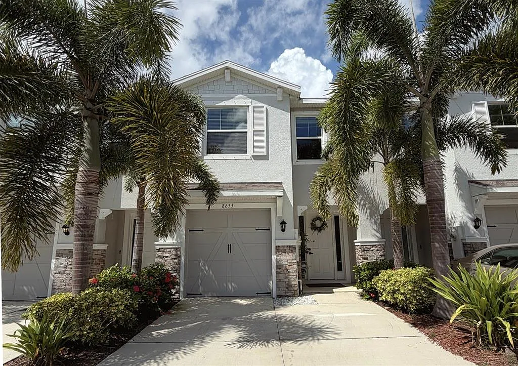 3 bed, 2.5 bath, 1724 sqft, $2,500 — Photo 1