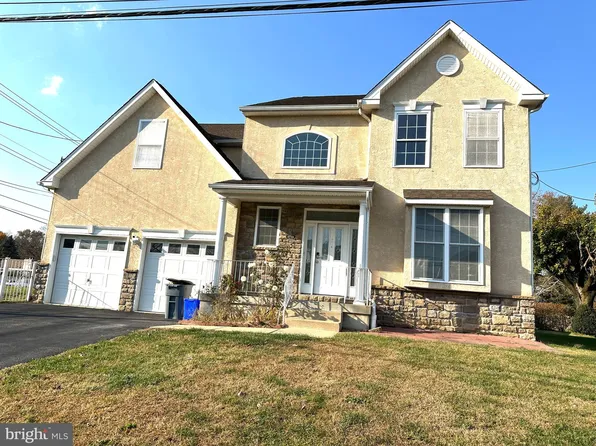 9710 Bridle Rd, Philadelphia, PA 19115