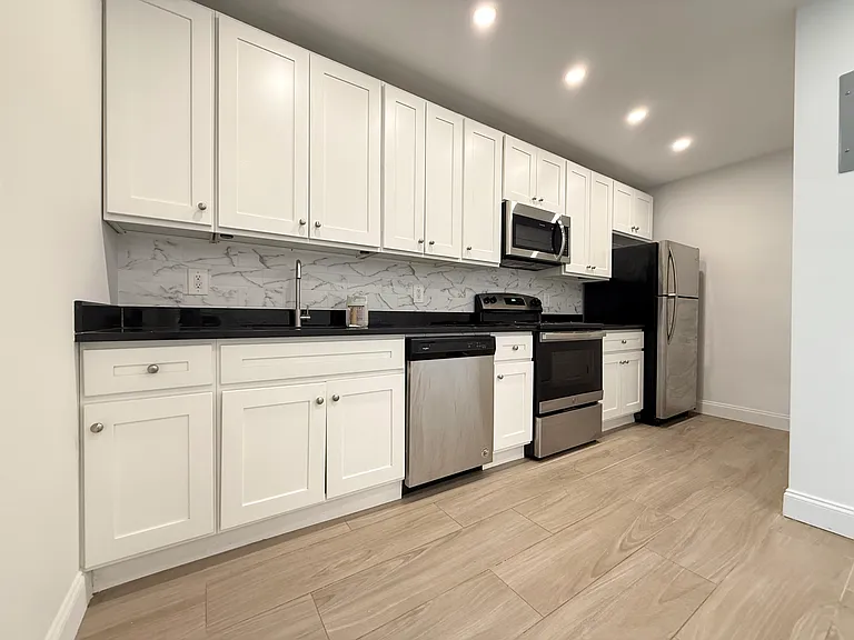 160 Parkside Ave #1H — Photo 2