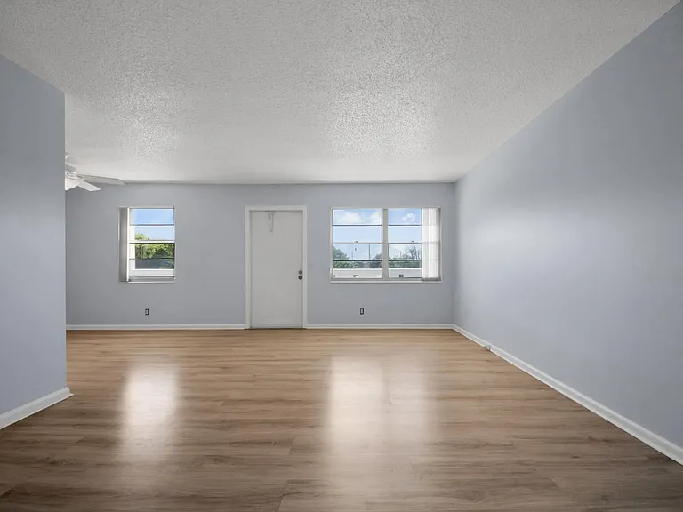 3034 Ellesmere #3034-B — Photo 2