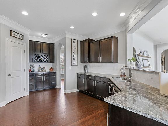 5th image of 924 Kentucky Cir