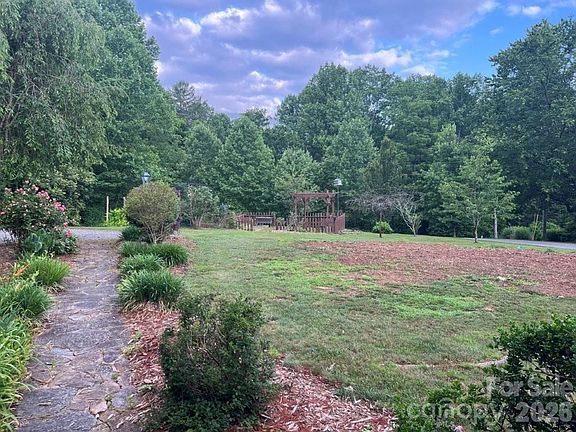 4th image of 325 Ewbank Rd