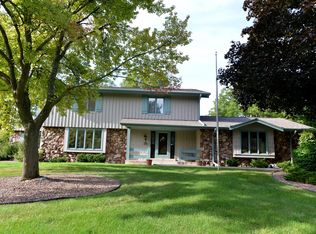 16735 Mary Cliff Ct, Brookfield, WI 53005