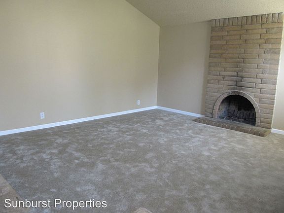 4th image of 7729 Wooddale Way