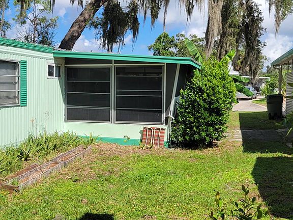 3rd image of 2611 Holly Pl