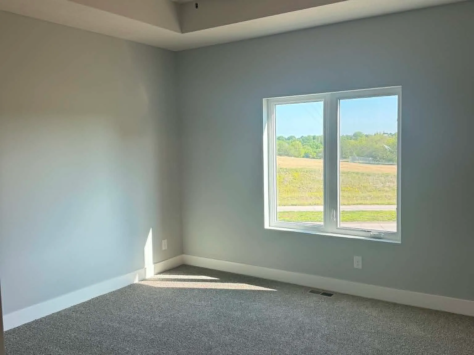 3 bed, $2,400 — Photo 3