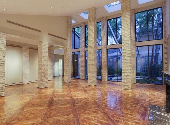 5th image of 10 S Briar Hollow Ln Unit 2