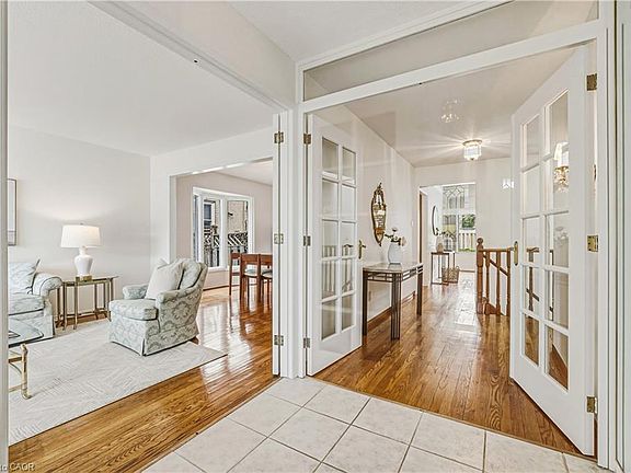 3rd image of 1595 Flamborough Cir