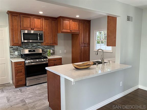 3rd image of 3231 Xenophon St