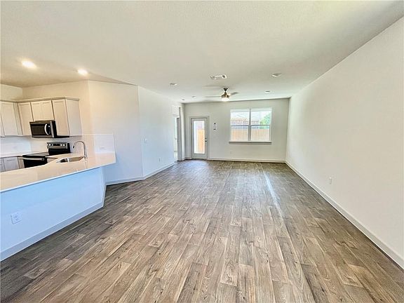 5th image of 13009 Kearns Dr
