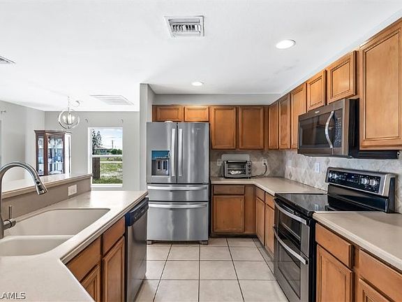 5th image of 2119 NE 7th Pl