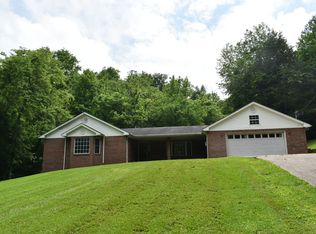 6 Campbell Ln, Pleasant Shade, TN 37145