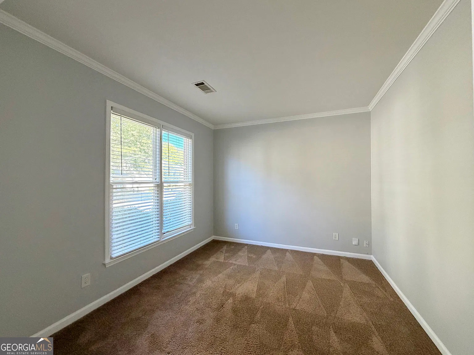 4 bed, 2.5 bath, 2296 sqft, $2,350 — Photo 3