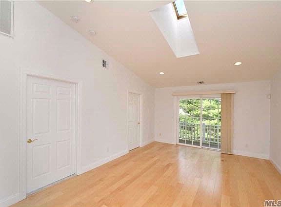3rd image of 948 Madeira Blvd