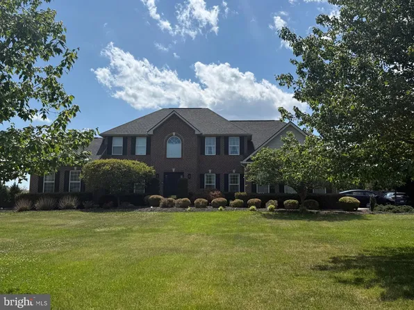 104 Grasmere Dr, Charles Town, WV 25414