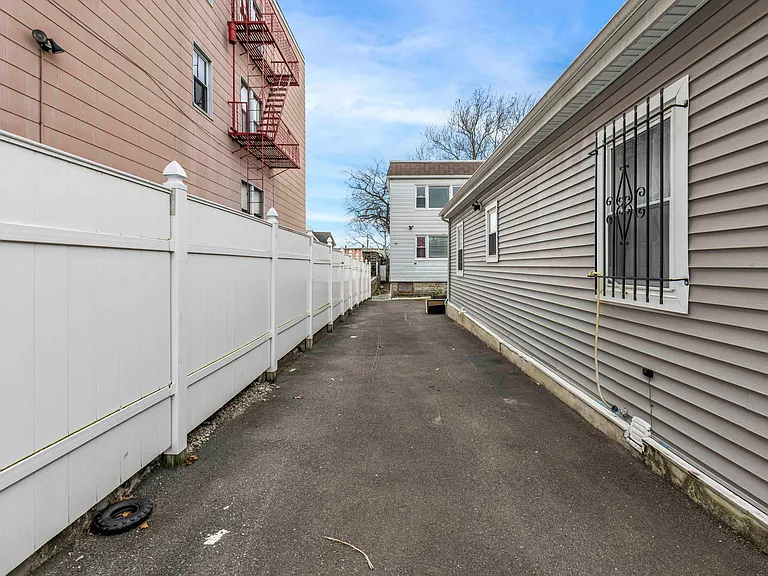 315 Old Bergen Rd #3B — Photo 24