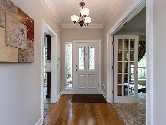 5th image of 2084 Hawkcrest Dr E