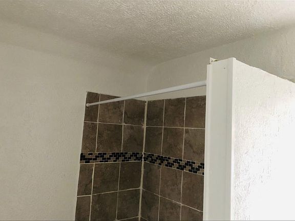 4th image of 10724 Kimberley Ave