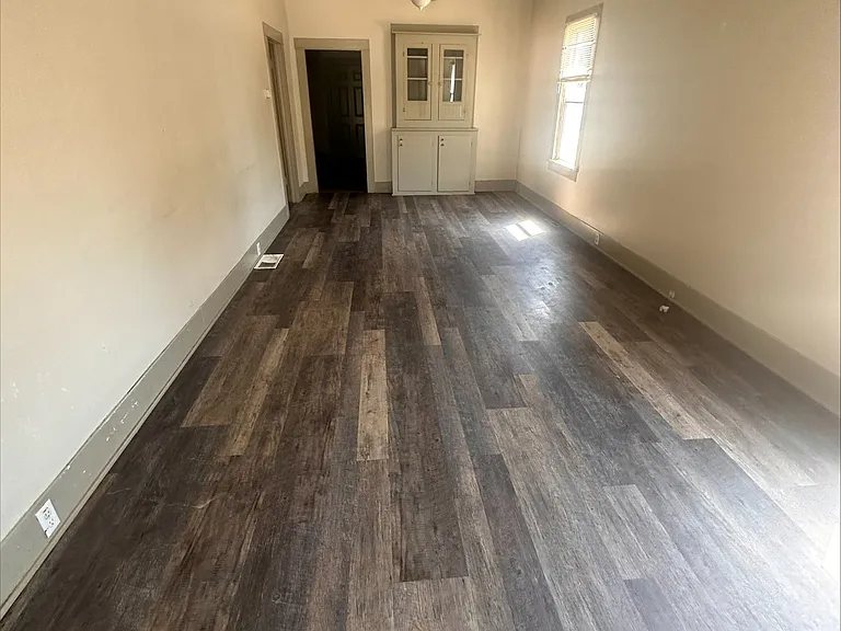 706 S Commercial Ave — Photo 8