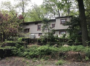 25 Clubhouse Ave, West Milford, NJ 07480