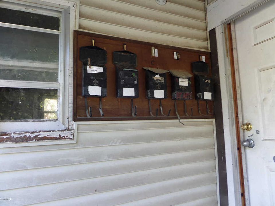 2nd image of 1615 S Pearl Ave