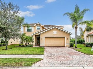 2374 Heydon Cir E, Naples, FL 34120