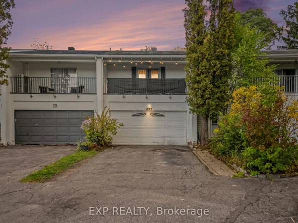 77 Grady Cres, Ottawa, ON K2H 5S2